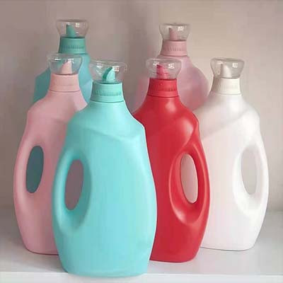 不同颜色洗衣液瓶